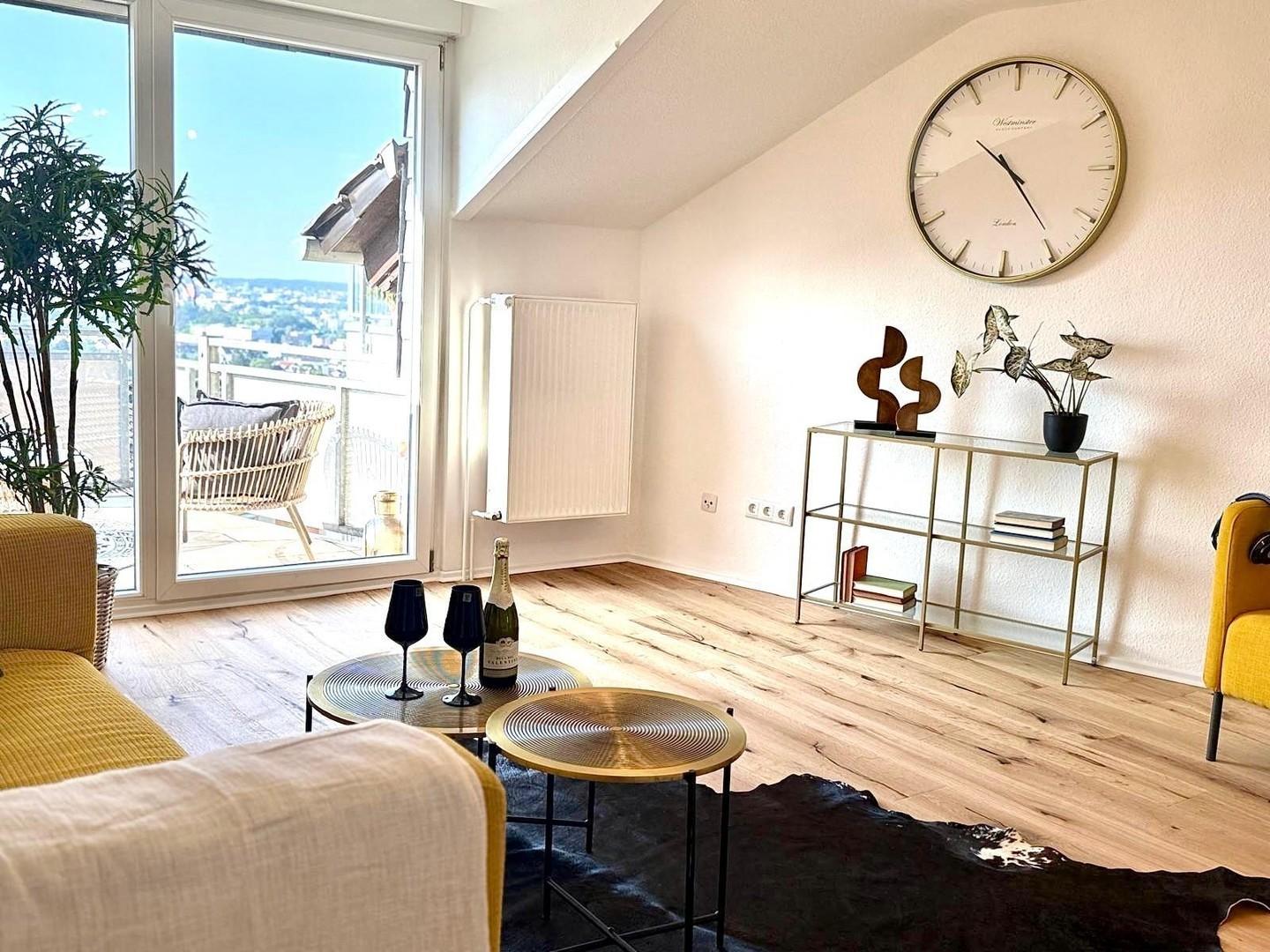 Wohnzimmer & Balkon 