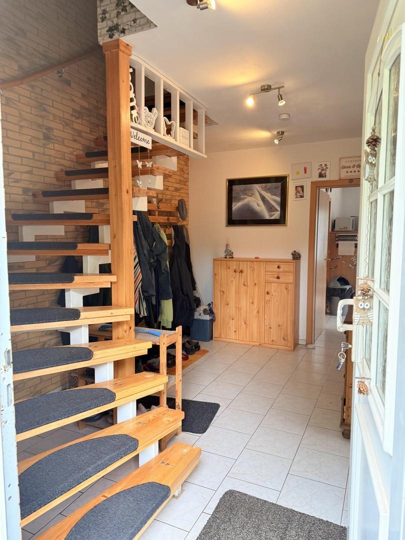 Flur EG und Treppe