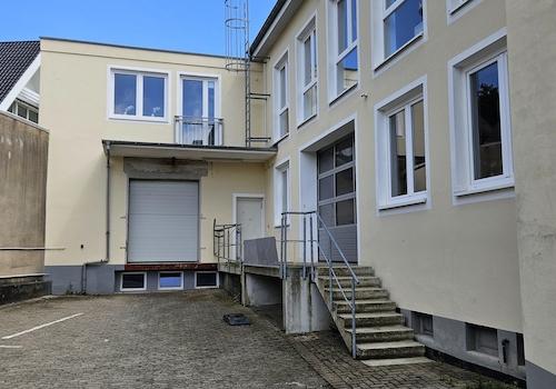 Rampe Rückseite Gebäude