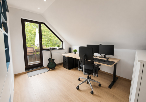 Büro mit Westbalkon