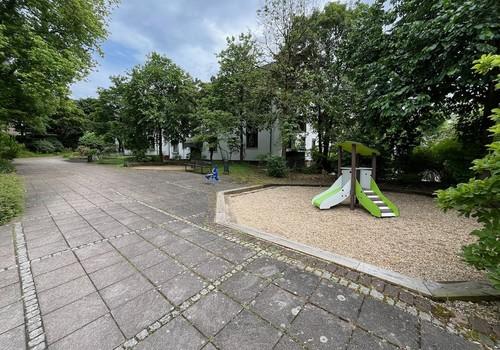 Kleiner Spielplatz am Haus