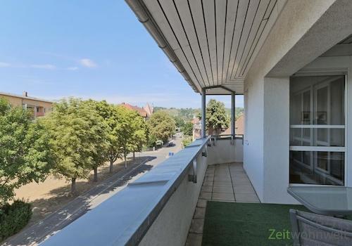 Laubengang am Balkon