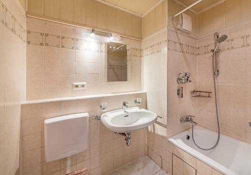 Bad mit Wanne