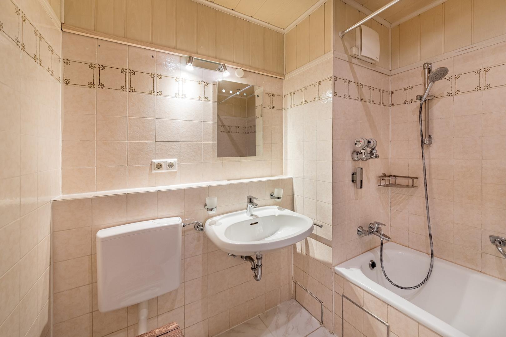Bad mit Wanne