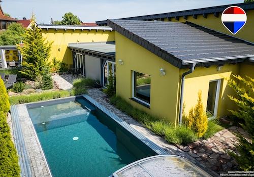 Pool überdacht