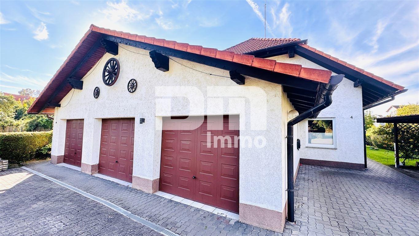 Frontansicht / 3x Garage