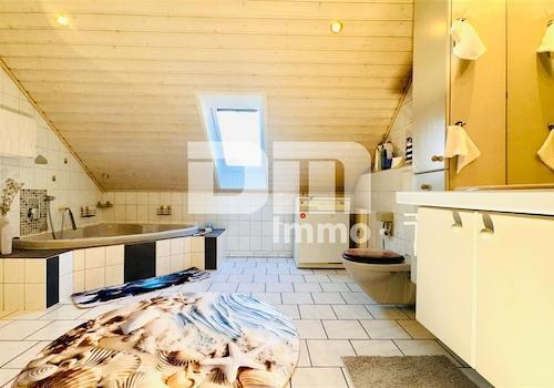 WE2 OG / DG Badezimmer / Wanne / Dusche