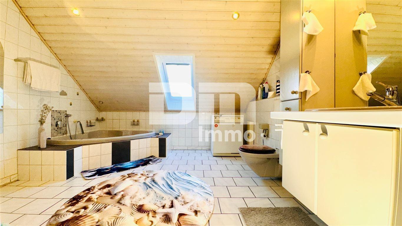 WE2 OG / DG Badezimmer / Wanne / Dusche
