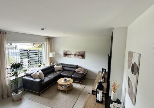 Wohnzimmer hell und modern