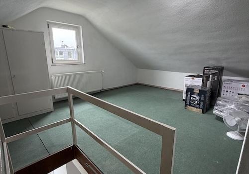Dachboden mit Fenstern