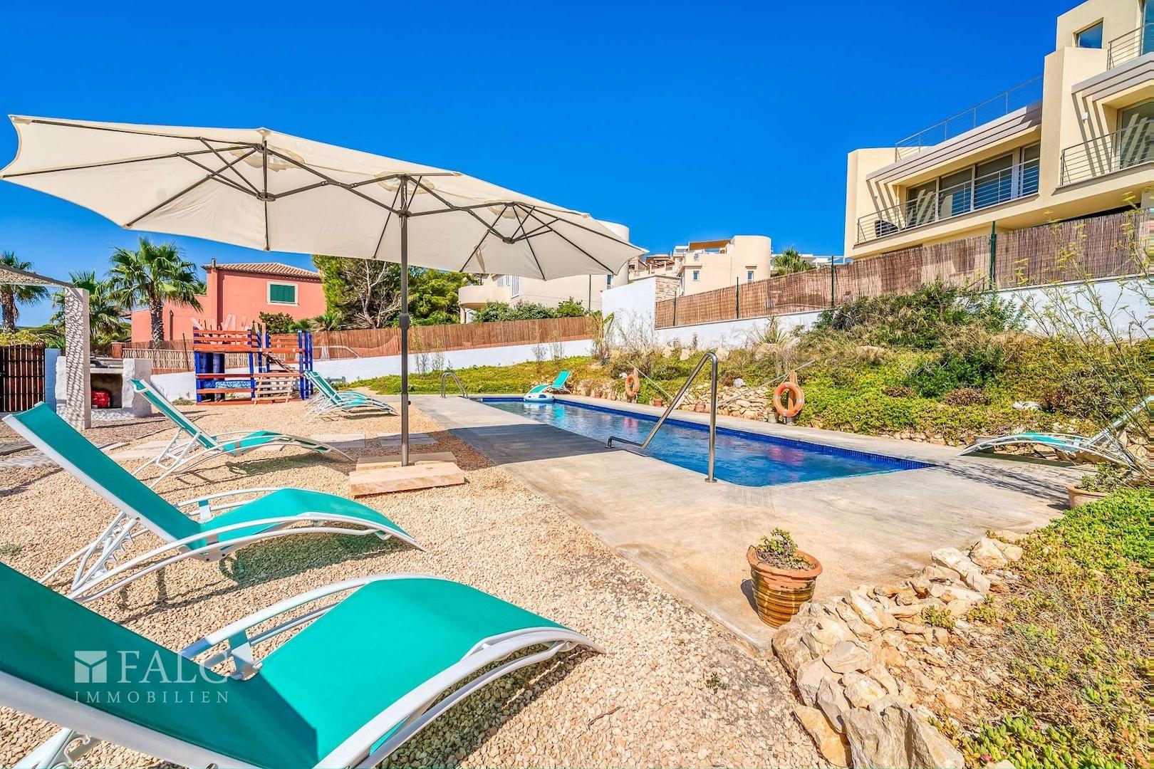 Garten mit Pool