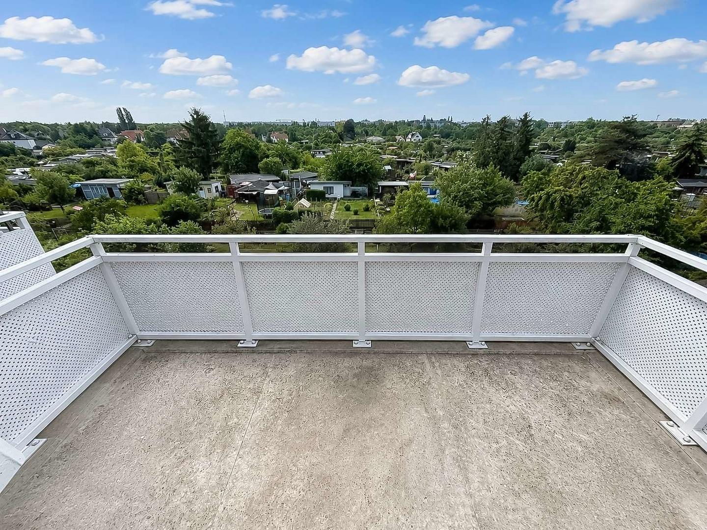 angrenzender Südbalkon