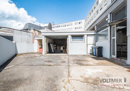 Innenhof mit Garage
