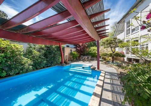 Pool_mit_Solar-Waermesystem