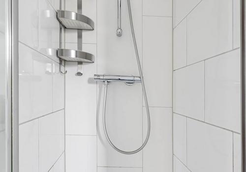 Dusche Bad unten