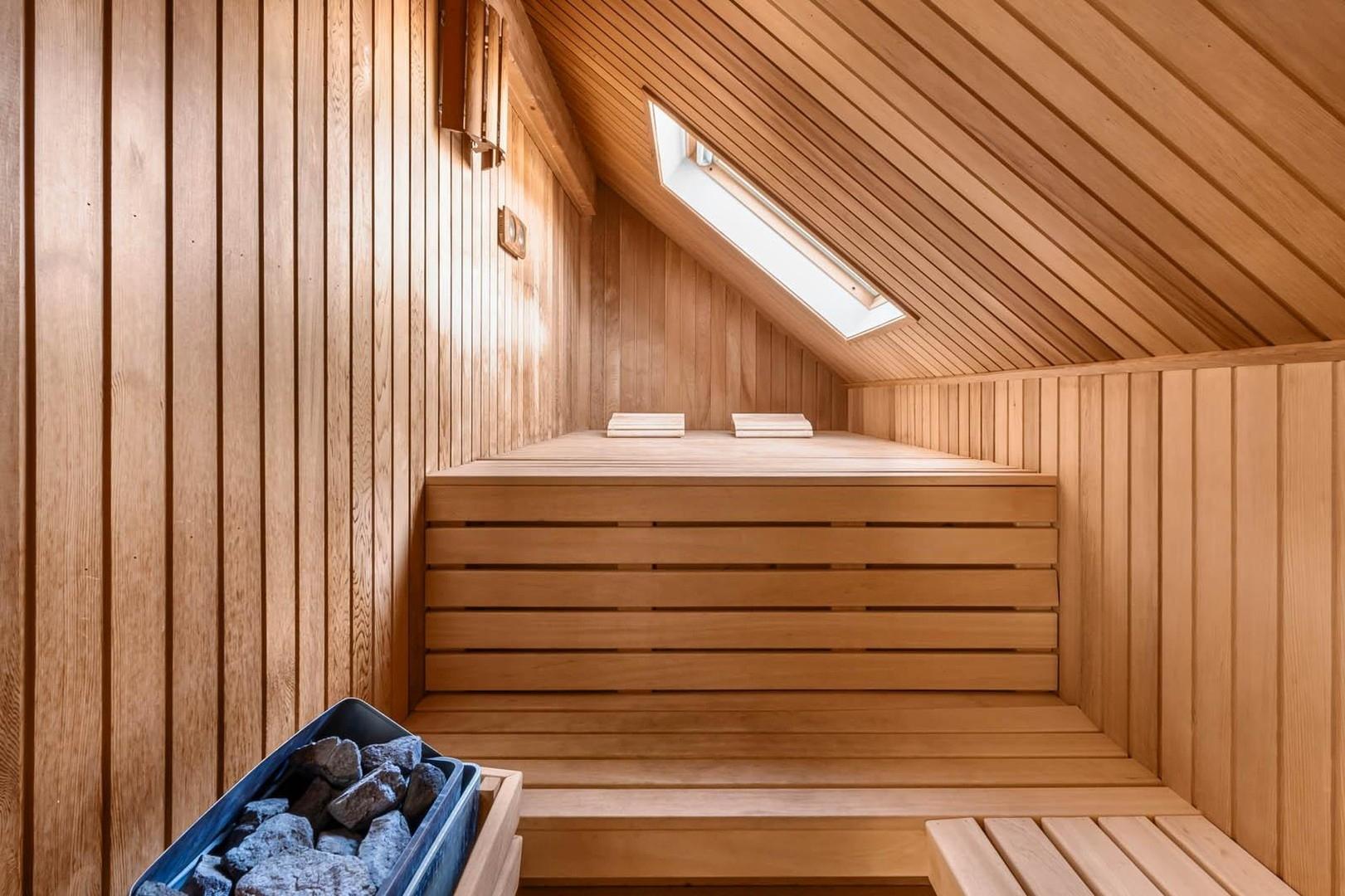 Sauna mit Liegepodest