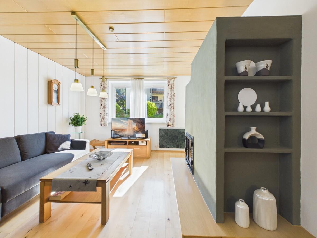 Wohnzimmer mit Kamin