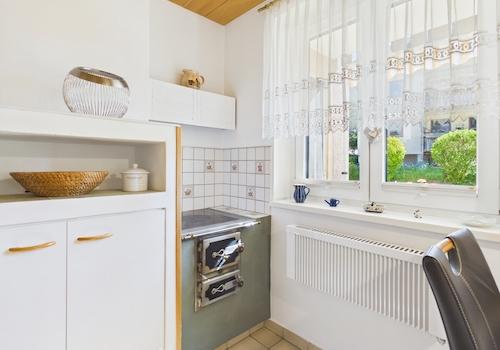 Küche mit Zusatzherd/ Holz