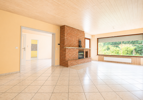 Wohnbereich mit Kamin im EG