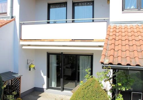 Südansicht Terrasse und Balkon