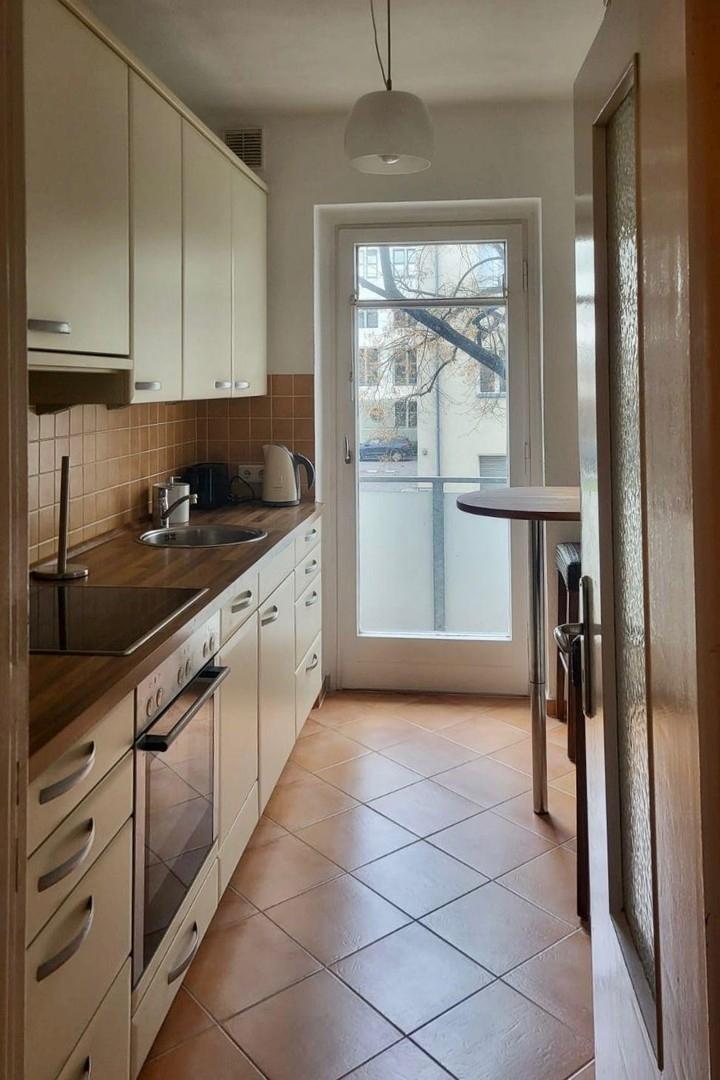 Küche mit kleinem Balkon