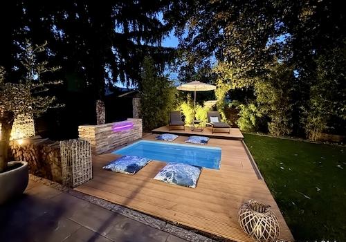 Terrasse hinten am Abend
