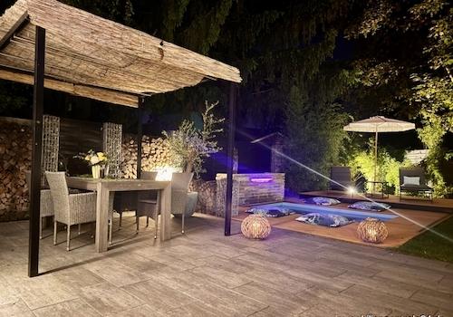 Terrasse hinten am Abend