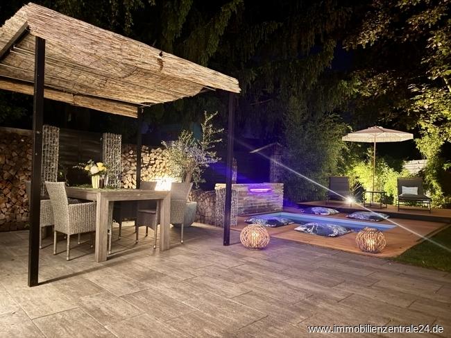 Terrasse hinten am Abend