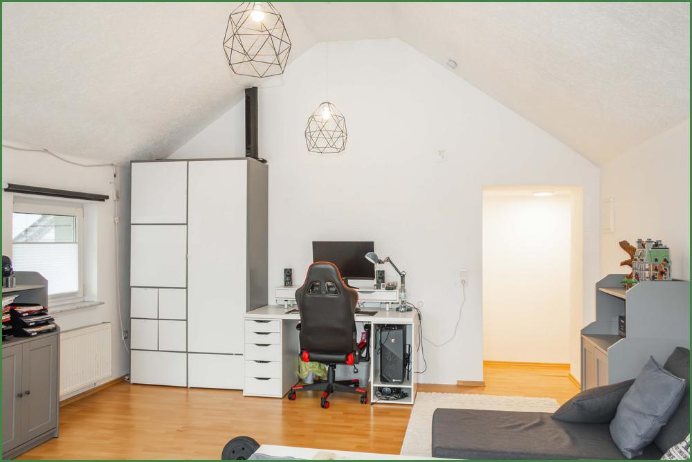 Schlafzimmer zur Gartenseite im Obergeschoss