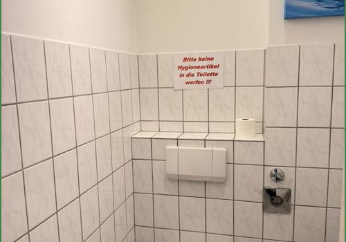 Erstes WC (Kundentoilette)