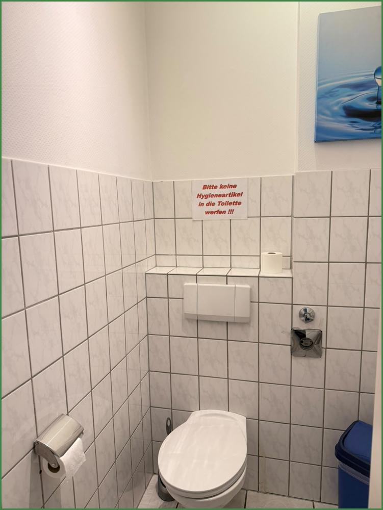 Erstes WC (Kundentoilette)
