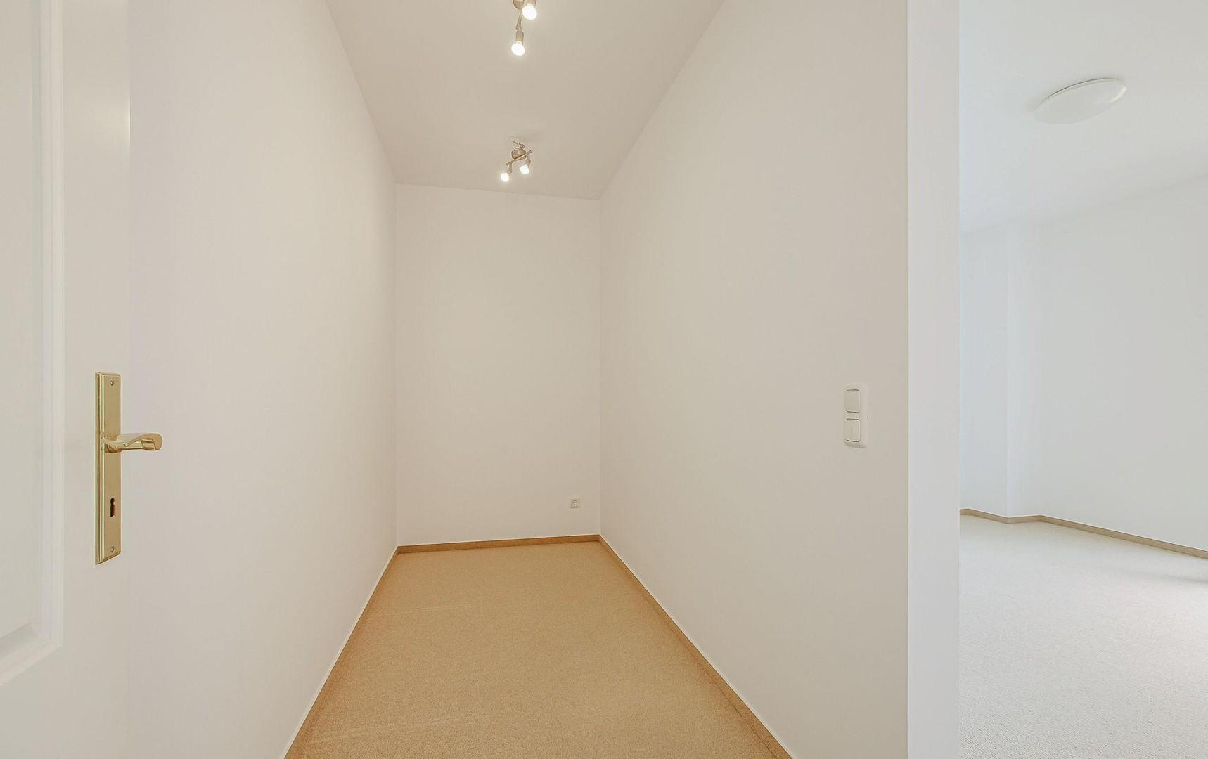 Ankleide im Schlafzimmer im UG