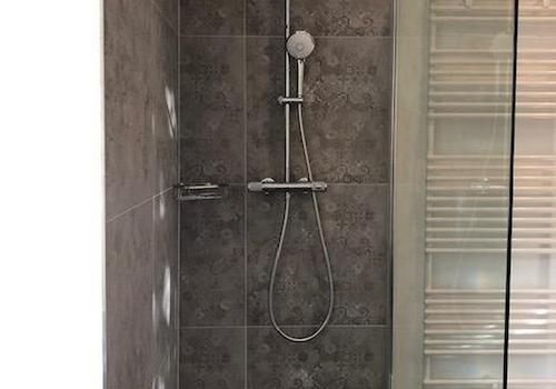 Bodentiefe Regendusche