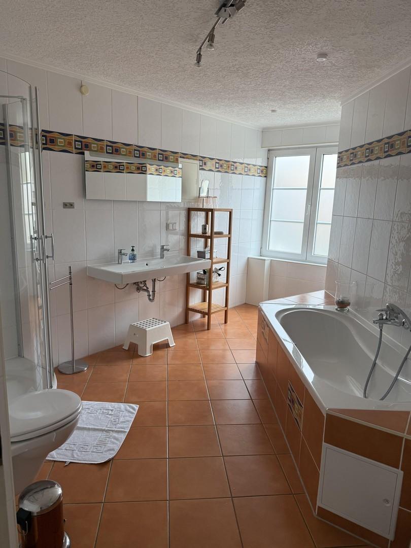 Ensuite Bad mit Fenster