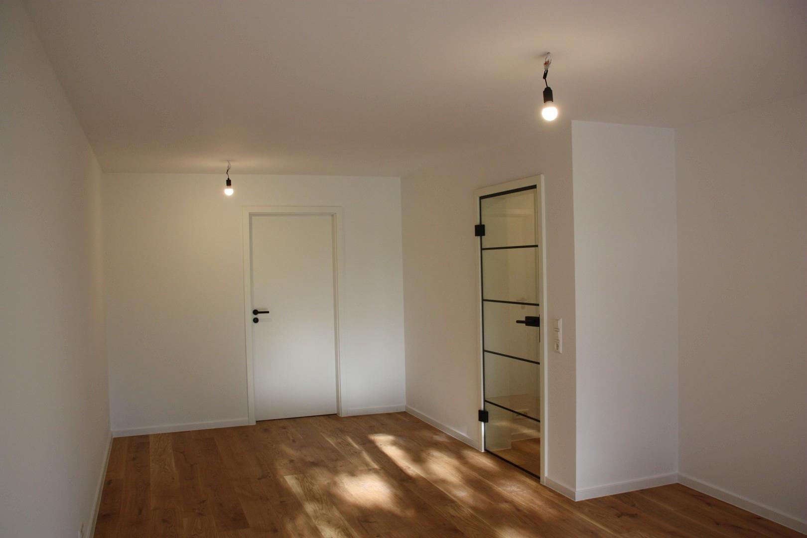 Wohnzimmer mit Balkon