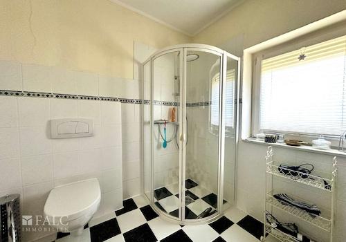 Dusche/WC im Bad EG