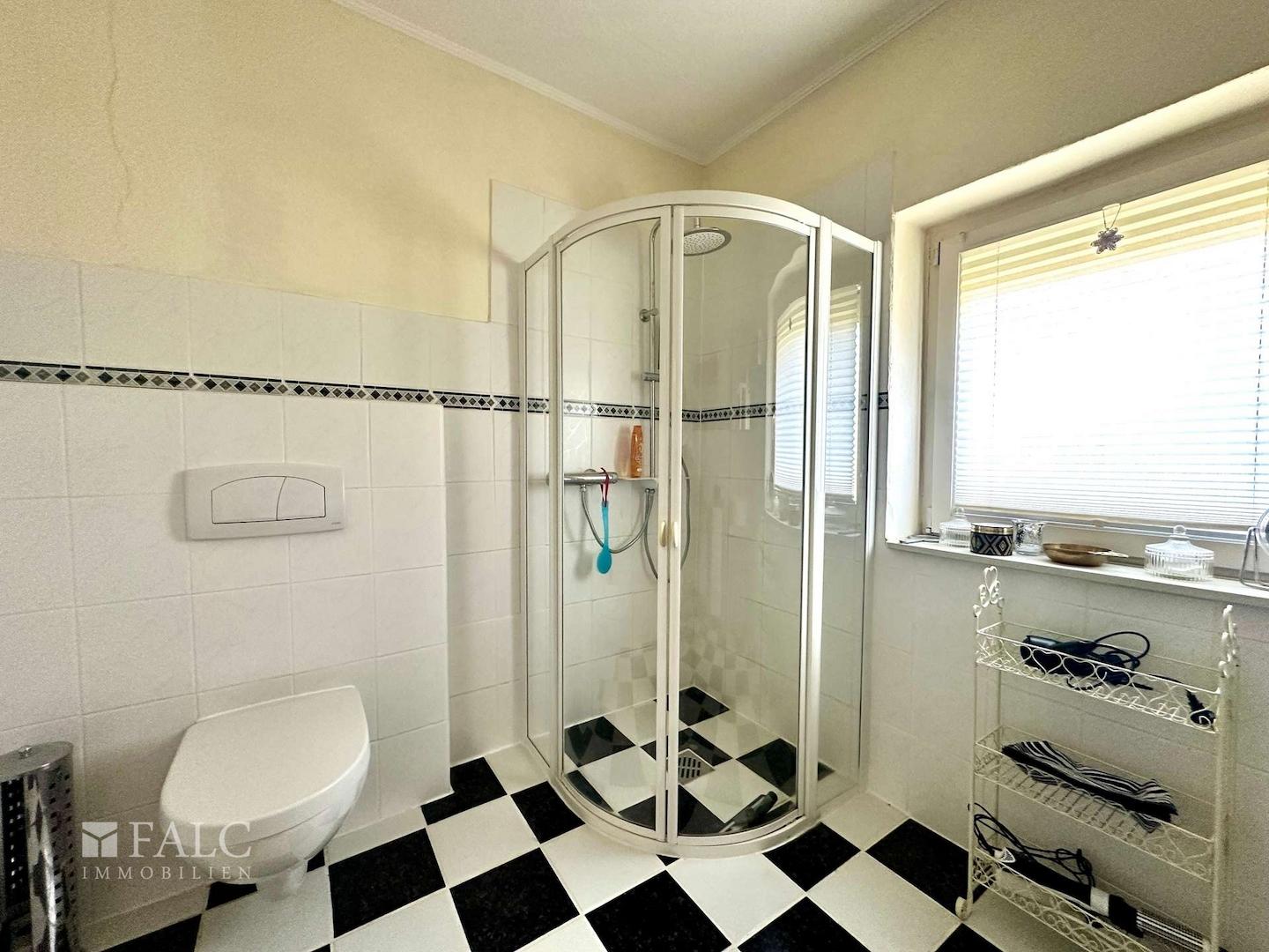Dusche/WC im Bad EG
