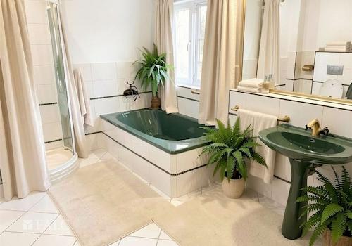 Badezimmer - (KI generiert)