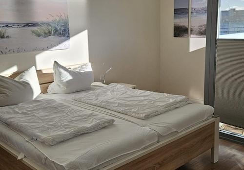 Schlafzimmer links