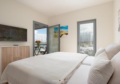 Schlafzimmer links
