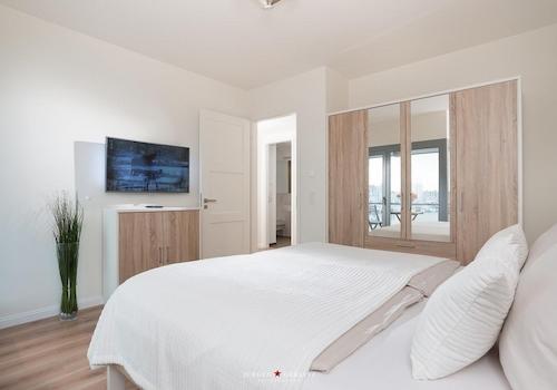 Schlafzimmer links