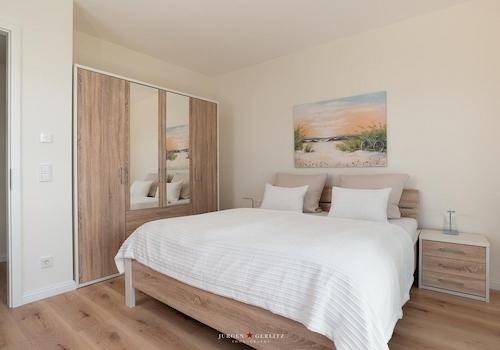 Schlafzimmer links