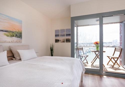 Schlafzimmer links