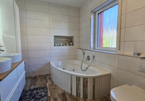 BAD 1 mit Whirlpool