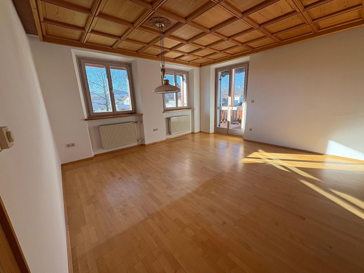 Wohnzimmer mit Balkon