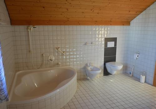 Bad zum großen Schlafzimmer