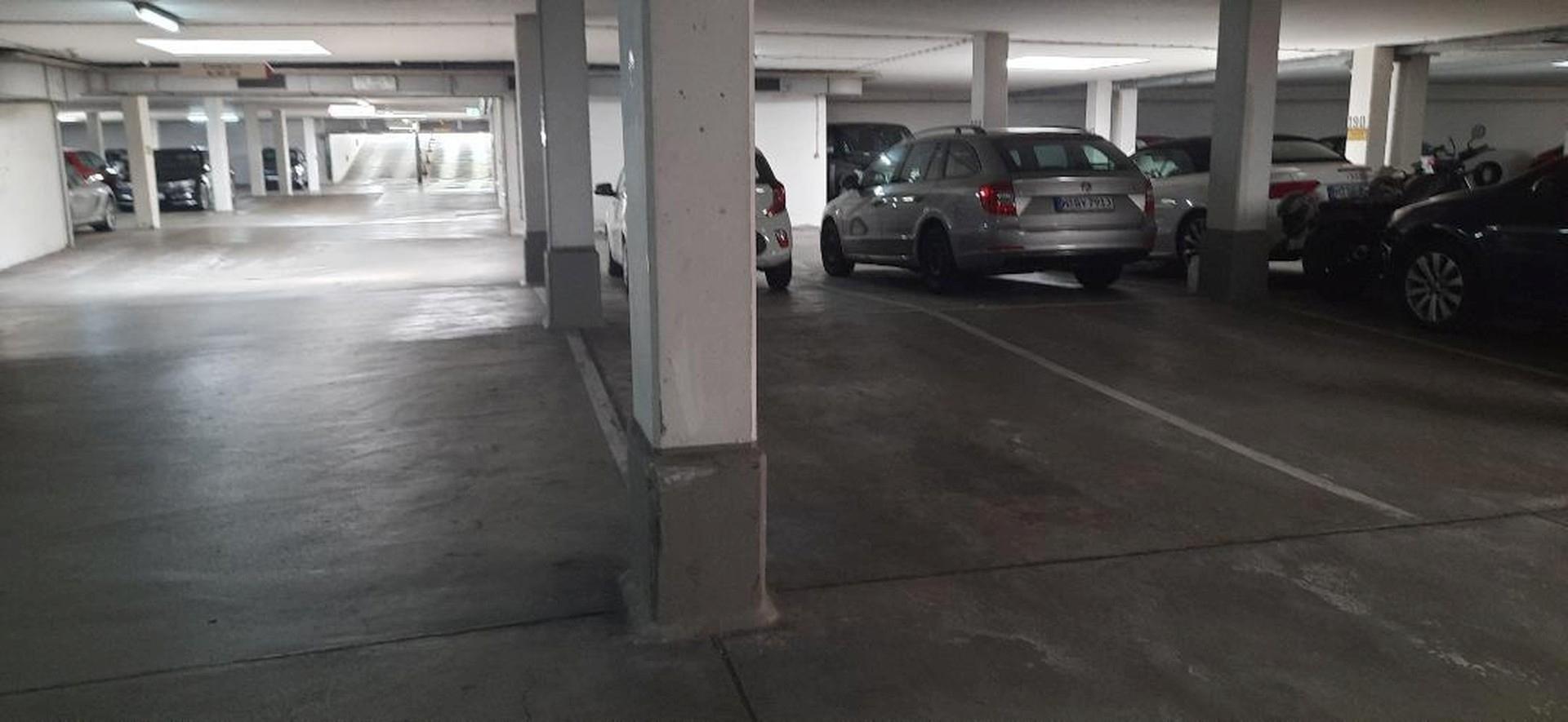 Tiefgaragenstellplatz