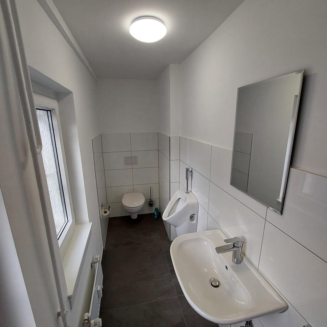 separates Herren-WC