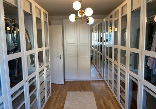 Begehbarer Kleiderschrank