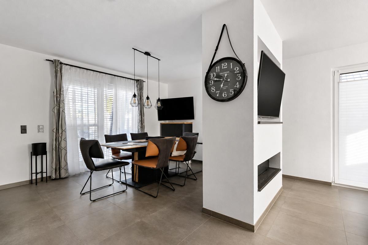 Wohnzimmer und Esszimmer